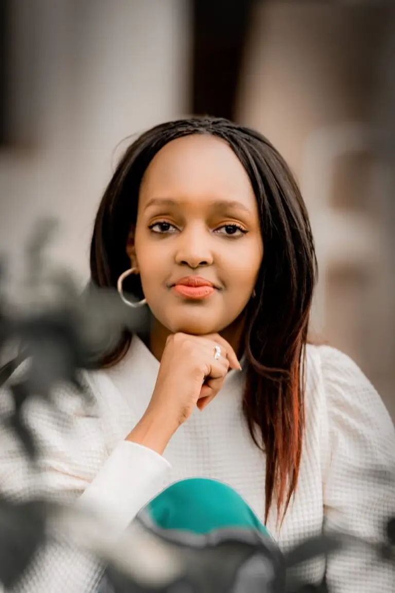 Solopreneurship 101: Learn how to productize your knowledge & build a gentle one-person business online